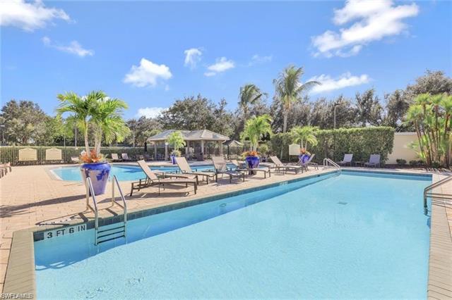 Close up Clubhouse Pools