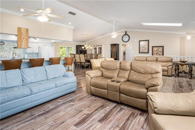 832 Swan DR MARCO ISLAND, FL 34145 ,Listing ID