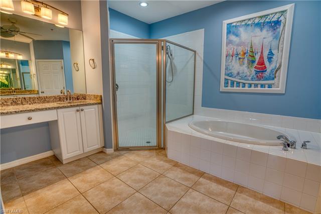 Bath tub, private toilet room