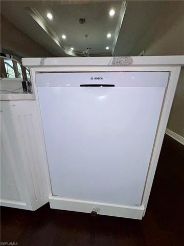 You will love using the Kitchen Aid Double Oven & Whirlpool Microwave.