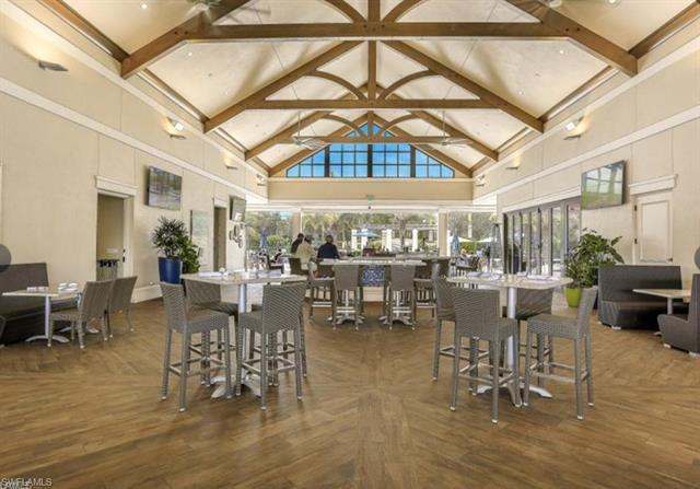 The Breezeway bar and restaurant overlooks agorgeous resort style pool, also available foruse with club membership.