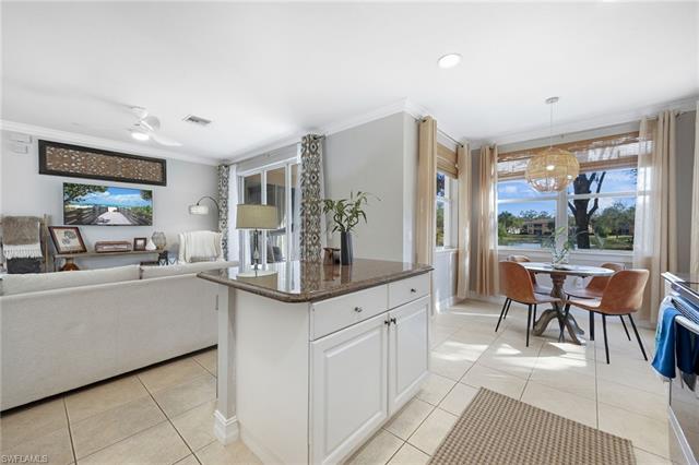 Kitchen & dining nook