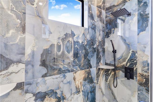 Details with a marble finish shower