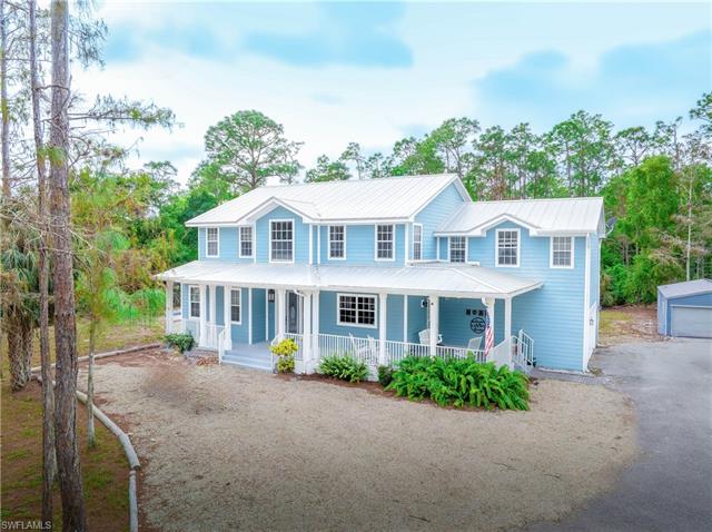 Large open spaces, beautiful entry, plenry of space for RV, Boats, Oversized vehicles