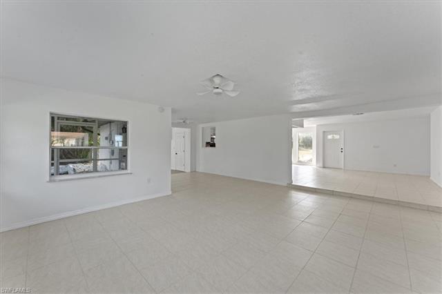 Tiled spare room with ceiling fan