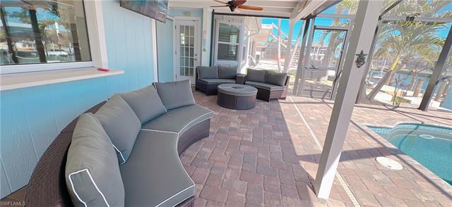 Sunroom / solarium featuring an outdoor hangout area and a ceiling fan