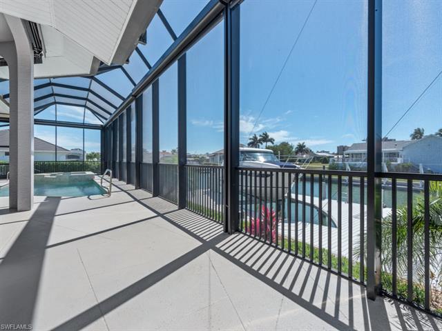 Sunroom / solarium featuring a hot tub
